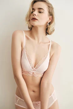 Novo sexy laço bordado de flores ultra fino copa do francês conjunto de lingerie confortável anti-Colisão sem anel de aço respirável mulheres bra s