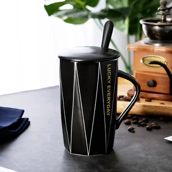 Criativo, Simples listrado caneca de cerâmica com colher de tampa,casal com uma chávena de café única Café com Leite, Copos de Mão Taça de Cerâmica Copos